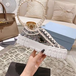 CO Branded New Triangle Label Small Fragrant Sparkling Biscuit Chaussures Femmes Sole épaisse Matsutake Lace Up Casual Sports Board Chaussures