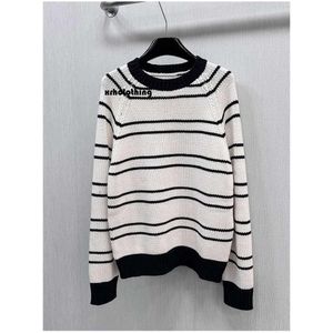Coat 2023 Automne White Striped Imprimé à manches longues Rond Round Necked Pullover Style Pulls Tops WS3O21