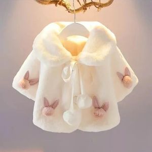 Enveloppez bébé fille Cloak Outwear Spring Automne Automne Infant Cape Choters Mantle Imitation Fur Toddler Children Cardigan Poncho Vêtements 231007