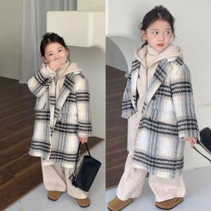 Manteau manteau en laine pour filles automne et hiver Version coréenne à la mode mi-long manteau en laine à carreaux pour enfants 231109