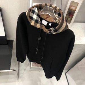 Manteau pour hommes porter veste de créateur de marque à capuche automne hiver nouveau chapeau à carreaux contraste de couleur classique pull décontracté polyvalent hommes et femmes même épaisseur en peluche