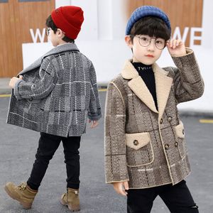 Abrigo chaqueta de lana para niño más terciopelo blazer collar ropa exterior para niños moda a rayas trinchera para otoño de alta calidad 230926