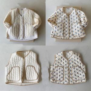 Cubos ropa de niña de niña de otoño e invierno chaqueta acolchada de doblete bebés retro retro abrigo de algodón delgado