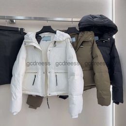 Manteaux de créateurs pour femmesClassic doudoune designer Parkas femmes courtes moto à capuche pain coton manteaux hiver veste chaude coupe-vent vêtements pour femmes