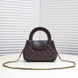 Bolsos de bolsos medievales de coco bolsos bolsos de bolsos de metal para mujeres para mujeres chateador de cuero genuino cubierta de mensajero bolsa cruzada de cuerpo