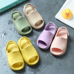 Sandalias de coco para niños, sandalias exteriores de suela suave antideslizantes de verano, zapatos con agujeros en la parte inferior gruesa para niños y niñas