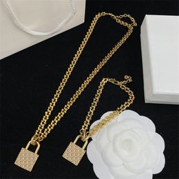 Collares con colgante de diamante completo para mujer, pulseras conectadas con círculos dobles para parejas, joyería delicada para viajes y vacaciones para mujer