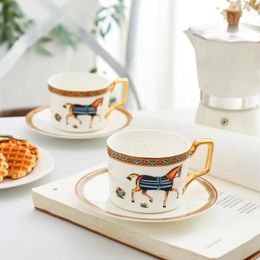 Cafet Tup Vintage Designs Té de porcelana Cazas de porcelana y platillos con cuchara Ceramic Drinkware Regalo 231221