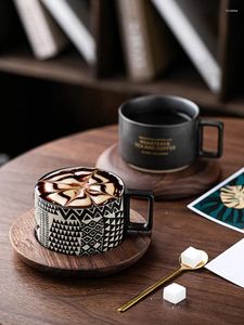 Cafetière American Retro Cup and Soucoucer avec cuillère style européen petit luxe exquis en céramique l'après-midi tasse lb526