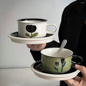 Ensemble de tasses à café en céramique tournesol, tasses à thé et plats portables modernes de 8.5oz/250ml, ustensiles durables dessinés à la main pour la maison
