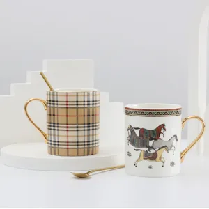 Koffiepotten Europese stijl porseleinen mok Theemelkbekers Bone China Drinkware Watermokken met gouden lepel Verjaardagscadeau