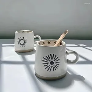 Cafetière à cafets japonais tasse de tasse de poterie rugueuse avec cadeau à la main