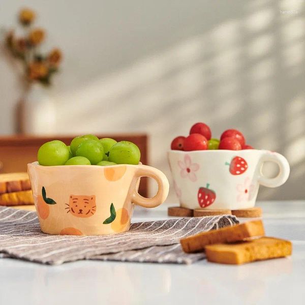 Pots à café tasses en céramique de Style japonais Ins tendance fraise tigre imprimé tasses de thé au lait maison mignon bébé tasse irrégulière ami cadeau