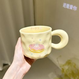 Pots à café tasses d'écureuil en céramique de Style japonais tasse d'impression de dessin animé jaune crémeux ménage tasse d'eau de lait irrégulière ensemble de cuillère de chapeau