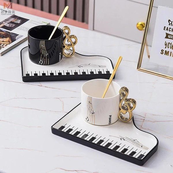 Caxais Pottes Nordic Creative Piano Black and White Key Ceramic tasse avec tasse de cuillère Cappuccino d'anniversaire Cappuccino