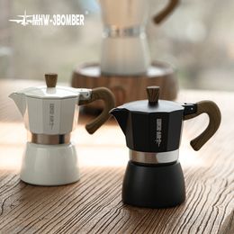 Coffee Pots Vintage houten handvat espressomaker Moka Pot Classic Italiaanse en Cubaanse brouwgereedschappen 150 ml 300 ml Cafe Accessoires 230221