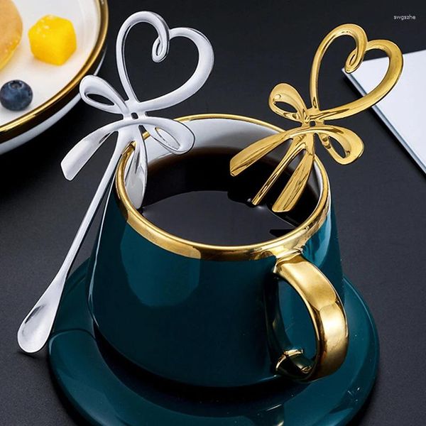 Cuillères à café 1 pièce, Mini cuillère en forme de cœur avec nœud papillon 3D, en acier inoxydable, pour le thé et le Dessert, couverts dorés et argentés suspendus