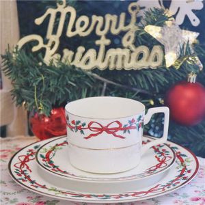 Coffee Tea Tools European Christmas Style Cup Saucer Dessert Bord 3 -delige vlinderdas Lint Retro Ceramic Coffee Mok AFBEELD Kerstcadeau P230508 P230509