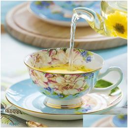 Conjuntos de Coffeware 220ml Fine Bone China Vintage Tea Cup Craft with Saucer Café Café Cafeteira y 240304 Drop entrega Dhkrm