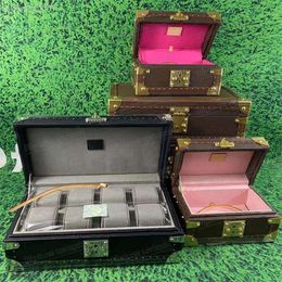 Bolsas de diseñador polivalente Coffret Caja de cuero Volt 8 Cajas de almacenamiento de joyería de la joyería de relojes para hombres Cajas de la bandeja de la bandeja Cosmética 9332