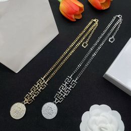 Pièces de monnaie pleines de diamants pendentif chaîne colliers Grèce méandre motif collier de perles Banshee Portrait concepteur bijoux femmes accessoires cadeaux XMN11 --01