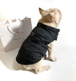 Diseñador frío Ropa para perros Clima Ropa para perros Cachorro a prueba de viento Chaqueta de invierno Abrigo impermeable para mascotas Chaleco cálido para mascotas con sombreros para perros pequeños, medianos y grandes Negro 4XL A651