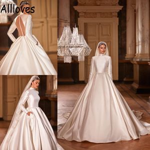 Collier de robes de mariée de robe haute robe à manches longues avec des manches longues satin églises robes de mariée