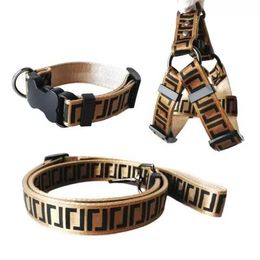 Collares FF Luxury Dog Leashes Set Designer Dog Leash Cinturones de seguridad Collar para mascotas y cadena para mascotas con para perros pequeños, medianos y grandes Gato Chihuahua