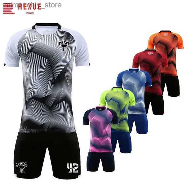 À collectionner 23/24 Nouveau dans la tenue d'uniforme de football pour hommes enfants Coupe sèche Sublimation Blank Club Team Training Football Jersey Costume personnalisé Q231118