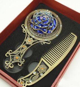 Espejo de maquillaje decorativo coleccionable y peine con diamantes de imitación, grabado de flores, espejo con mango de bronce, arte artesanal, maquillaje portátil para mujer Mirr5294529