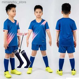 Verzamelbare voetbalshirts voor kinderen Aangepaste kindervoetbaluniformshirts Futsal Sportkleding Kindteamvoetbal Trainingspak Jongenssportpak Q231118