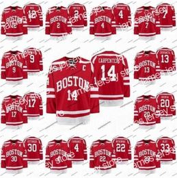 College Hockey porte le maillot de tournoi de hockey Scarlet des Terriers de l'Université de Boston Nik1 14 Bobo Carpenter 7 Chad Krys 17 Dante Fabbr9456997