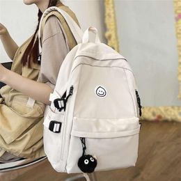 Étudiants d'étudiants Sacs d'école de femmes blanches mignonnes femme sac à dos imperméable kawaii livre de livres dames teen girl sac à dos mode nylon 2277o