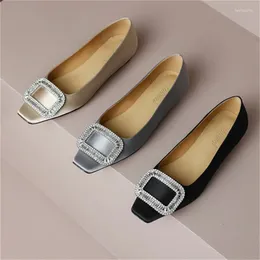 Sandales de couleur couvrent le talon massif enroise d'été femme chaussures carrés plats plats doux semelles sauvages zapatos mujer 2438