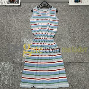 Couleur Stripe Robe Summer Femmes Juipes tricotées Leigner Leigner LETTRE SECHEUR VIE