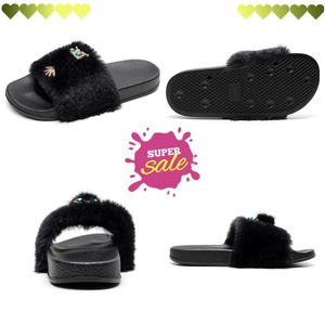 Sandales colorées pour les femmes de grande taille New Females Summer Simpers pour chaussures plage plates Swan Swan Felins Pink Femmes Plat Sandale 2024