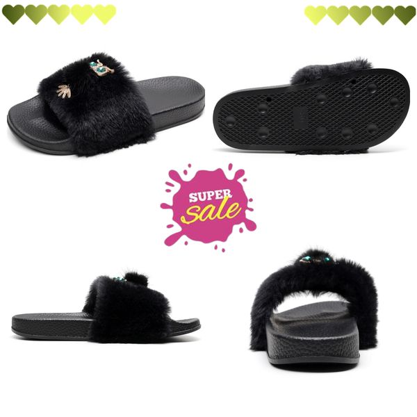 Sandales colorées pour les femmes de grande taille New Women's Summer Slippers pour 2024 chaussures de plage à fond plat noir Swan Sequins réfléchissants
