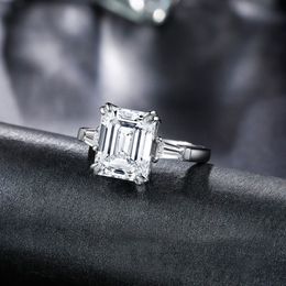 Colorfish Luxe Asscher Cut Trois Pierre Bague de Fiançailles 3 Carats Brillant Synthétique Nscd Femmes 925 Bague de Mariage en Argent Sterling J320z