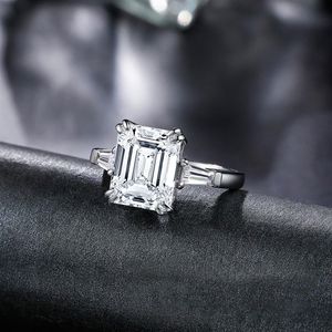 Colorfish Luxe Asscher Cut Trois Pierre Bague de Fiançailles 3 Carats Brillant Synthétique Nscd Femmes 925 Bague de Mariage en Argent Sterling J234x