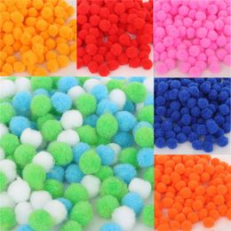 Colorful 300pcs / lot 10 mm Pompom Fur Ball en peluche mélange couleur créativité