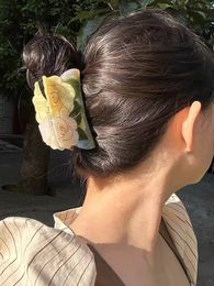 Kleurrijke camellia bloem azijnzuur groot haar klauw voor vrouwen meisje zomervakantie sieraden vintage elegante hoofddeksel 2023
