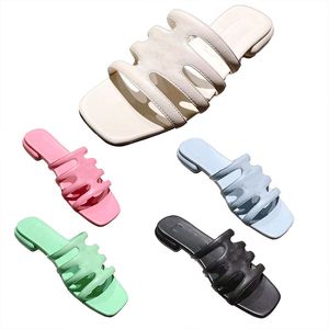 Chaussure colorée Luxury Slippers préférées pour femmes Élégantes pantoufles de luxe Easy Sandales de créateur de taille standard