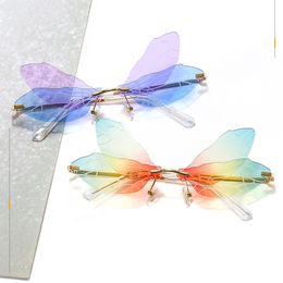 Coloridas gafas de sol a la libélula bella moda de las gafas solares sin borde de soldados y gafas de fiesta brillantes 7 colores al por mayor 2024