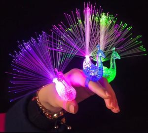 Coloridos juguetes de iluminación Luminance Glow Flash luminoso Intermitente Peacock LED Finger Light Toys para niños Decoración de fiesta Regalos