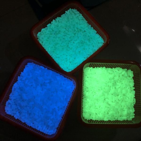 Lueur lumineuse colorée dans le bâton de quartz en verre foncé 15 * 6mm paille de tabac silicone pointe en titane narguilé Bong plates-formes pétrolières accessoires du personnel tige de haute qualité DHL