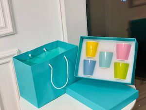 Kleurrijke mokken voor kerstfestival feestartikelen 5pieces koffiekopjes keramische macaron cup drinkware met cadeaubon