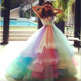 Kleurrijke regenboog ombre junior quinceanera drssses gelaagde tule ball jurk formeel feest prom zoete zestien avondjurken 0509