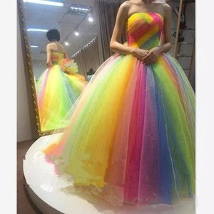 Kleurrijke regenboog prom jurken kralen strapless nek tule lange avondjurken goedkoop formeel feest bruidsmeisje optochtjurken 175T