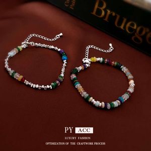 Kleurrijke sier jade met vers niche -ontwerp, elegante en stijlvolle, eenvoudige nieuwe veelzijdige armband voor vrouwen