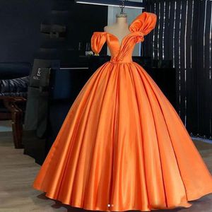 Kleurrijke eenvoudige oranje quinceanera jurken baljurk geplooid ruche off the shoulder junior prom avondjurken plus size moederschap draagt